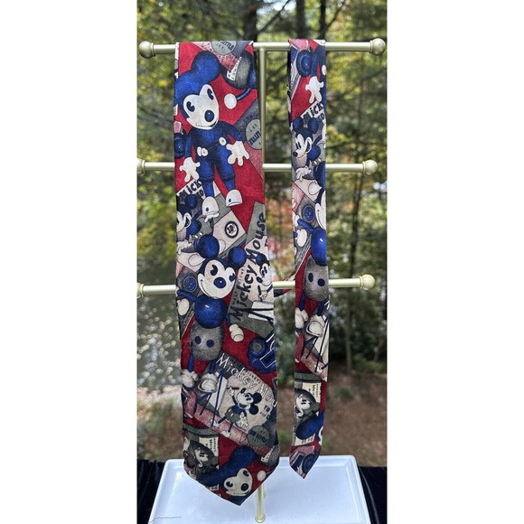 MICKEY & Co - Vtg Red Blue Retro Disney Van Heusen Atlas Design Silk Neck Tie - Picture 1 of 8